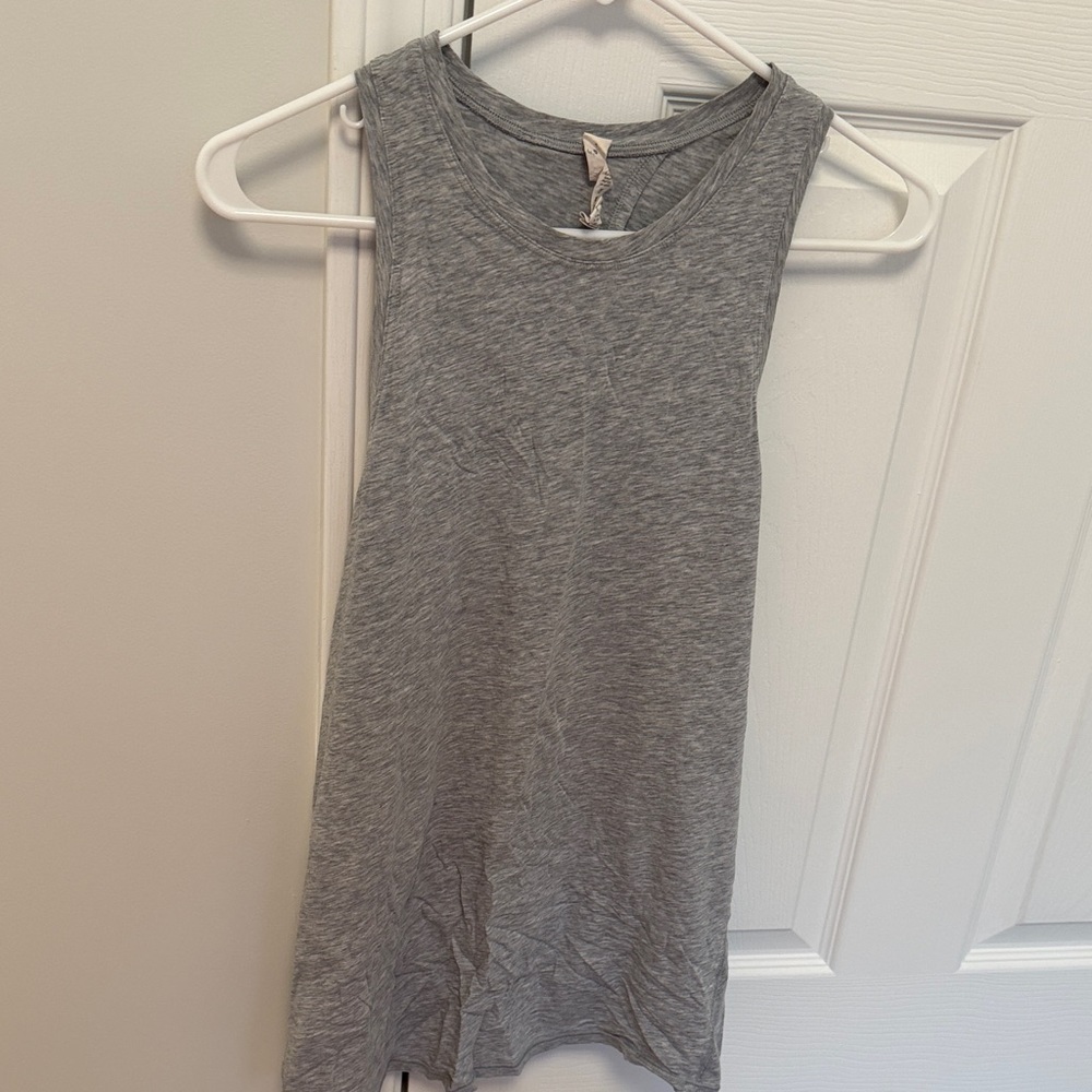 lululemon athletica Heather Gray Muscle Tank w/ Open Back- SIZE 6!